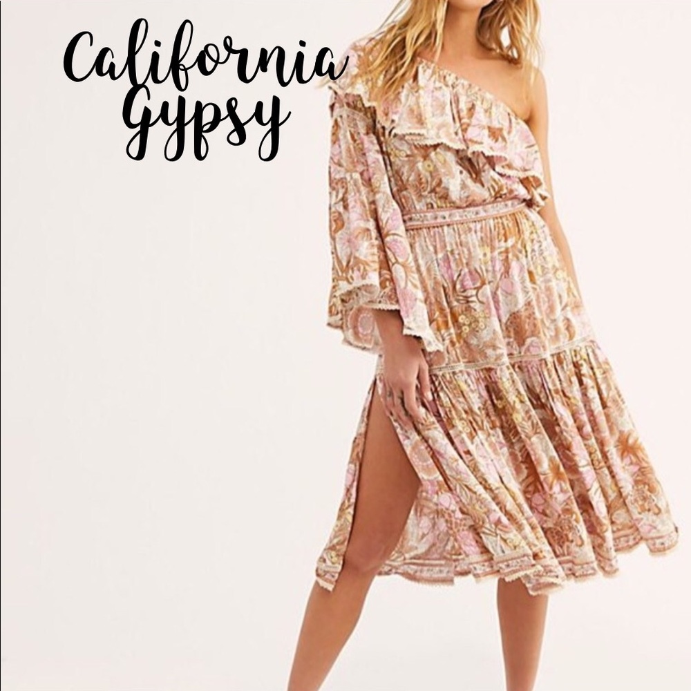 LAST ONE🎉 Floral Shoulder Dress